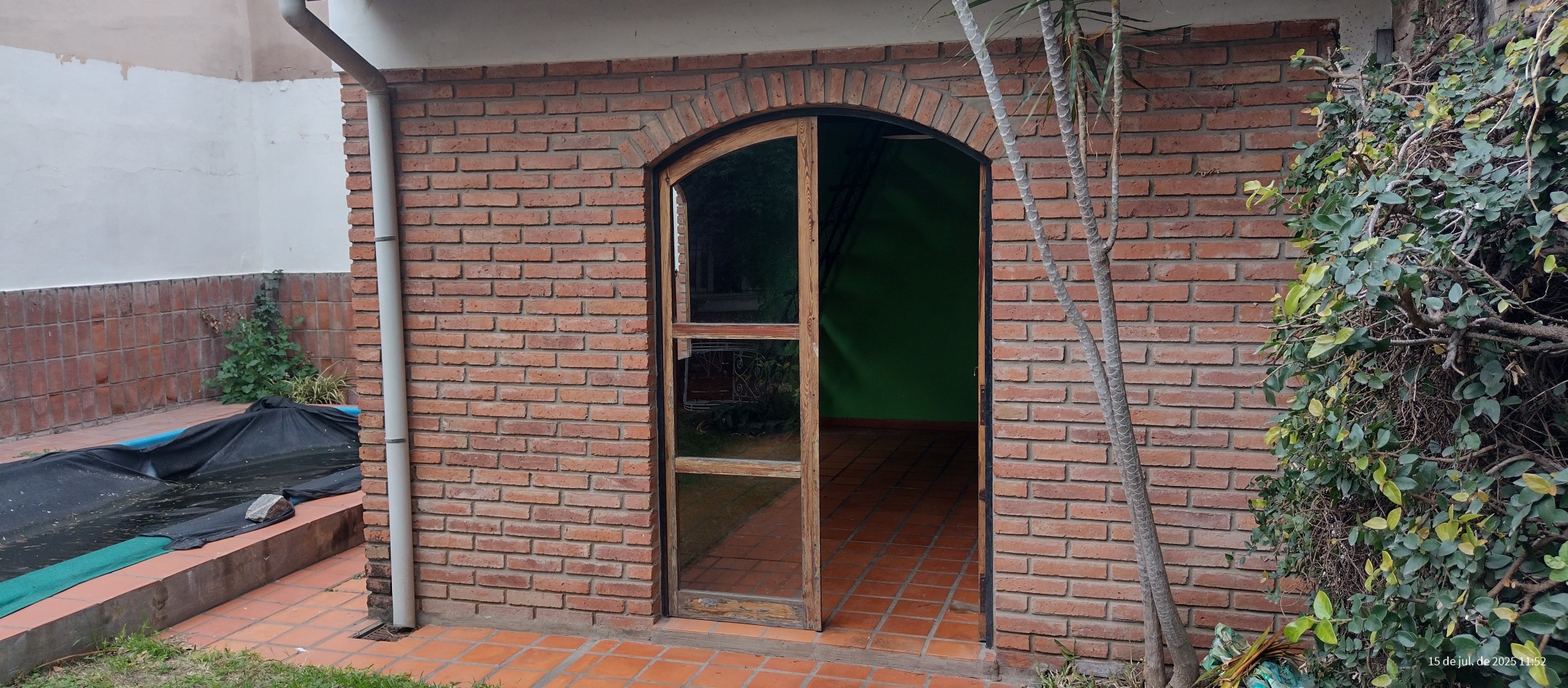 Galpon con quincho, jardin y pileta