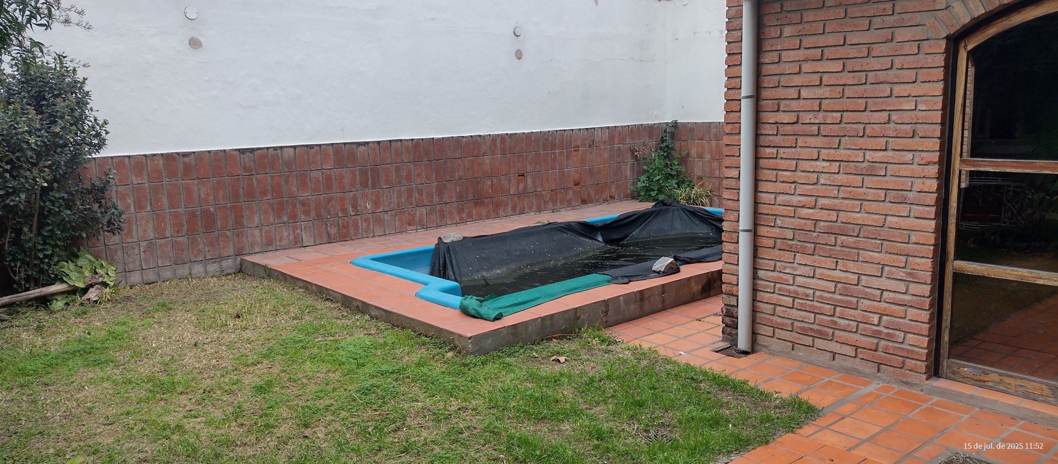 Galpon con quincho, jardin y pileta