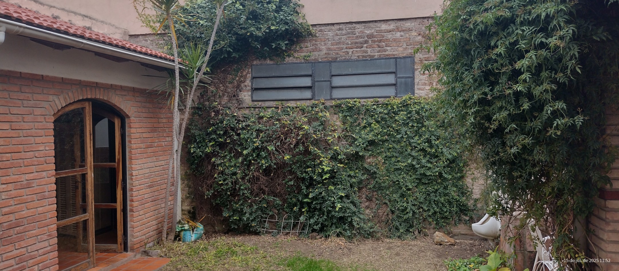 Galpon con quincho, jardin y pileta