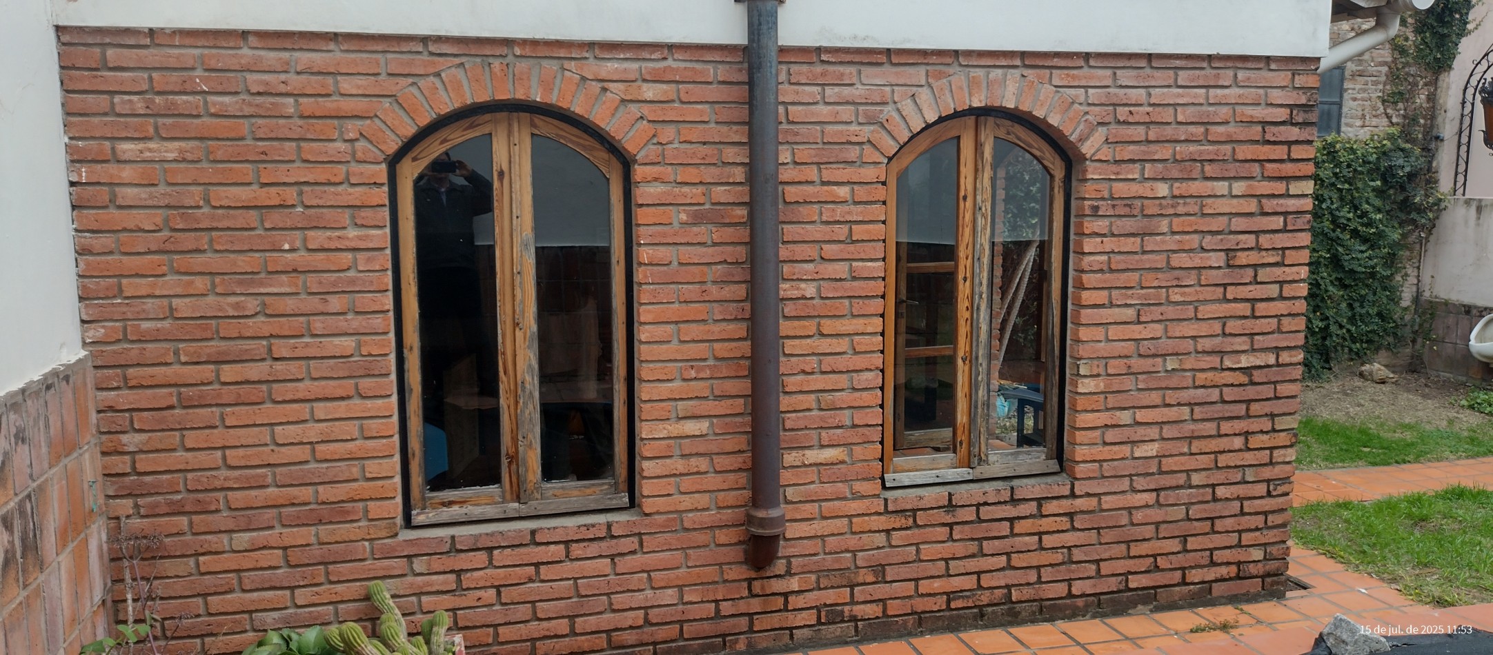 Galpon con quincho, jardin y pileta