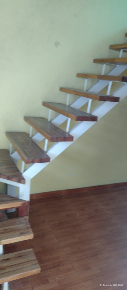 Casa planta alta con parrillero