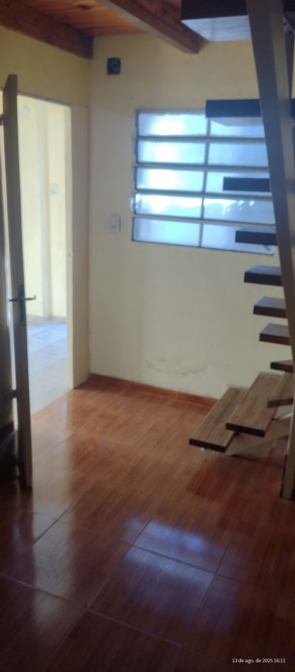 Casa planta alta con parrillero