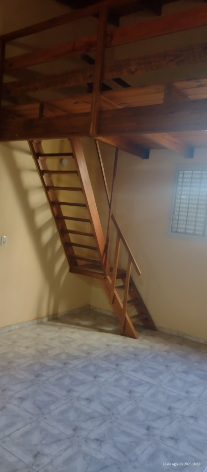 Casa planta alta con parrillero