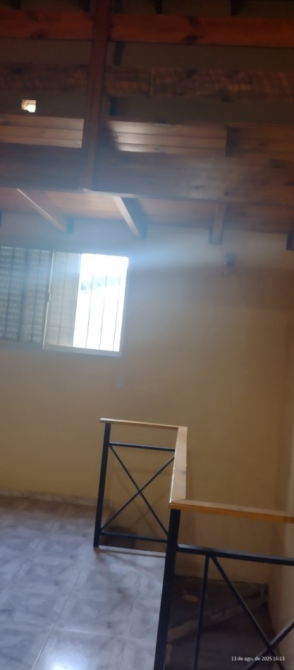 Casa planta alta con parrillero