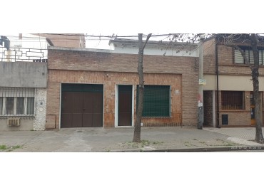 Venta casa con cochera